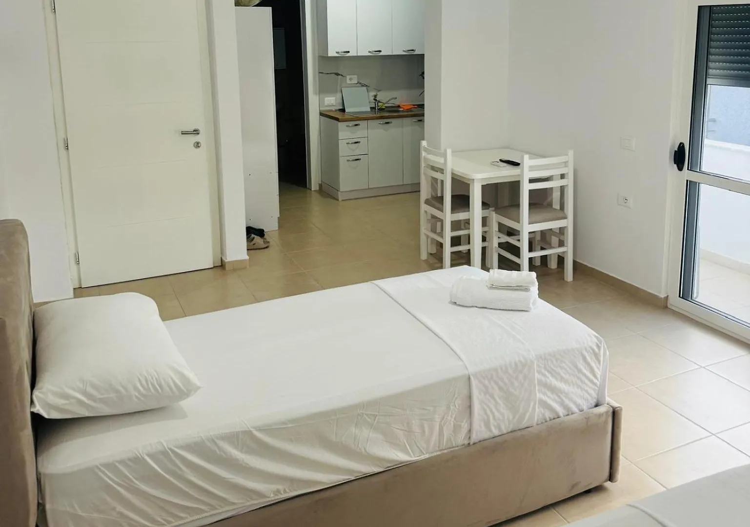 Vila Tola Durrës 0*,
