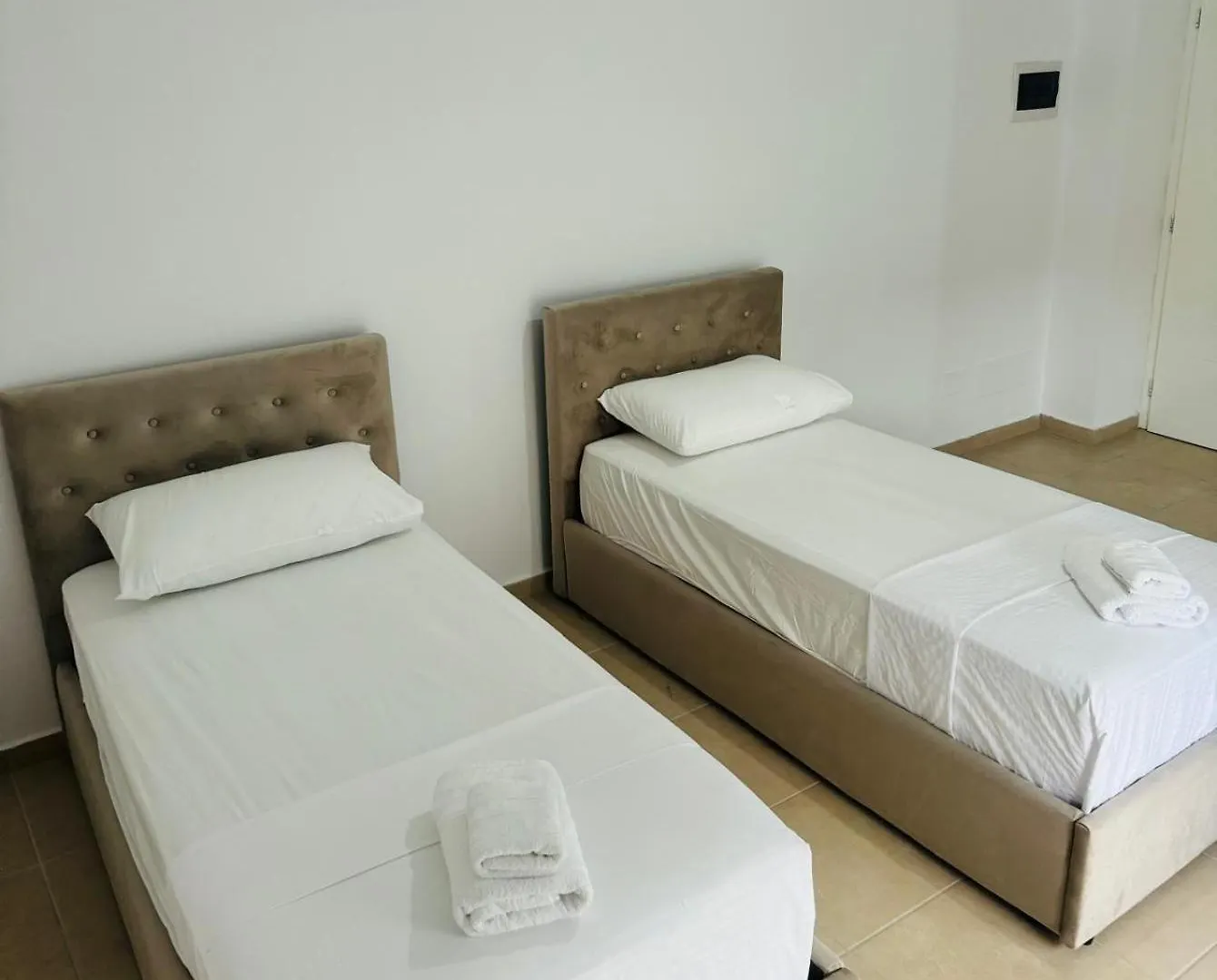 Vila Tola Durrës